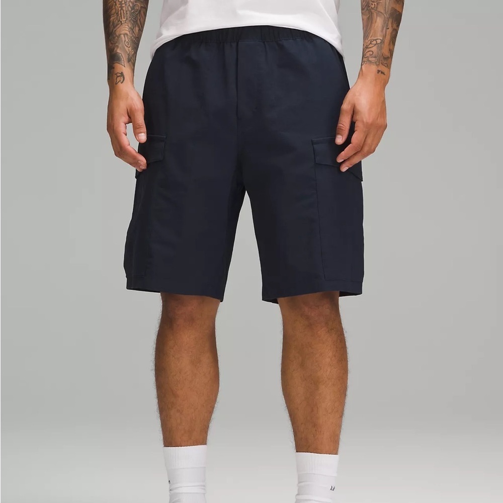 Lululemon Stretch Cotton VersaTwill Cargo Pocket Shorts True Navy (M4)